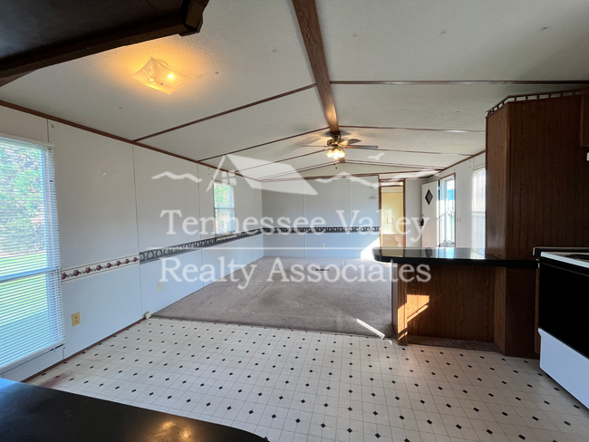 Building Photo - Lovely 2 BED/2 BATH home with OPEN FLOORPL...