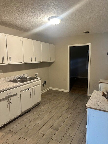 Building Photo - 3671 Skylark Dr