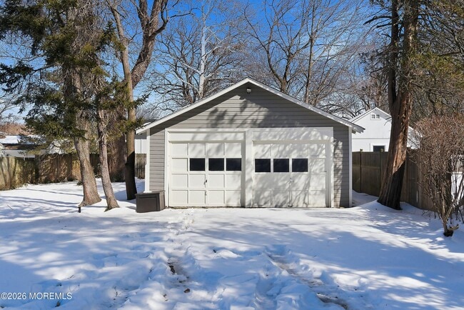 Building Photo - 94 Branch Ave