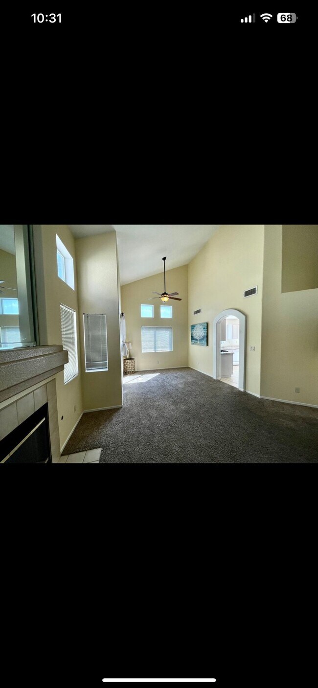 Foto del edificio - 250 Camelback Ridge Ave