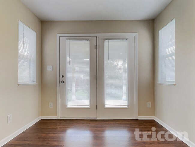 Building Photo - 2522 Swan Sea Dr