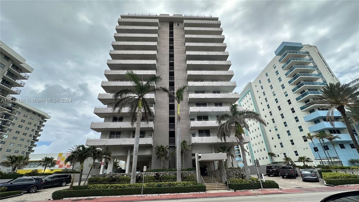 Primary Photo - 9225 Collins Ave