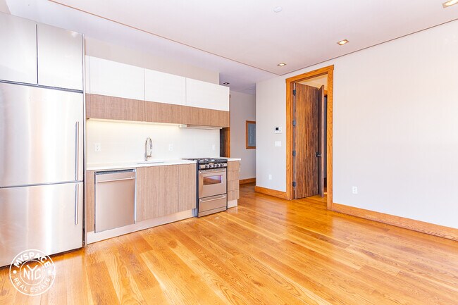 Foto del edificio - 865 Willoughby Ave