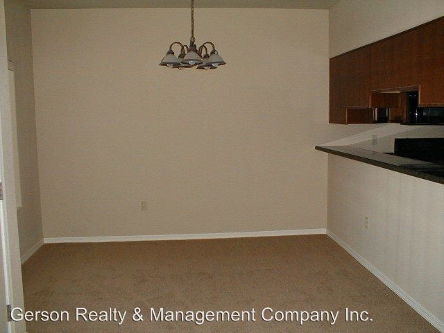 Foto del edificio - 1117 E 8th St