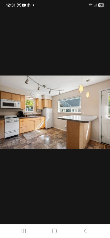 Foto del edificio - 1410 E Ash Ave