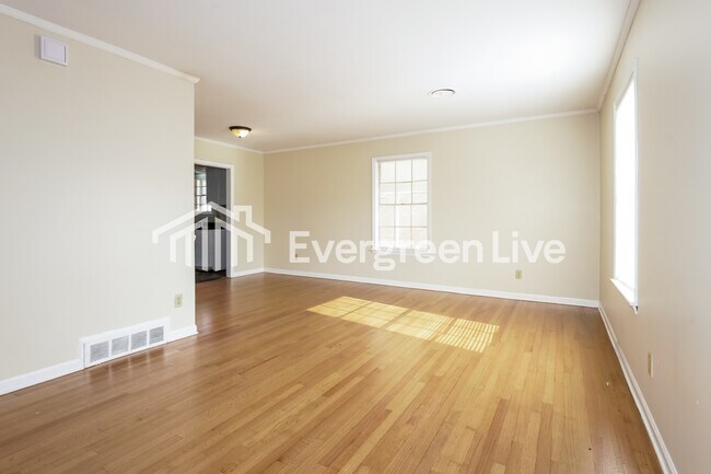 Building Photo - 4850 Summerlane Ave