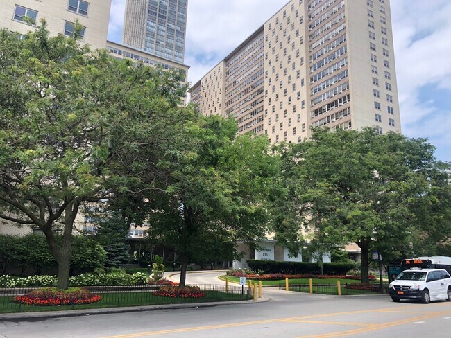 Building Photo - 3950 N Lake Shore Dr