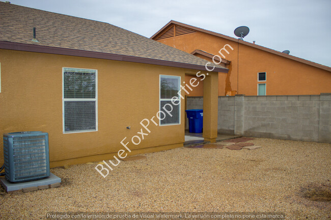 Foto del edificio - 2 Bedroom Townhome in Central Location