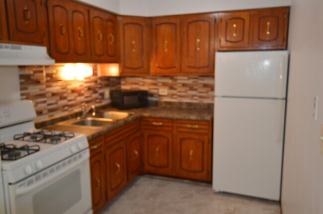 Building Photo - 845 Westmoreland Dr