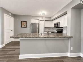 Building Photo - 1240 Wildwood Lakes Blvd
