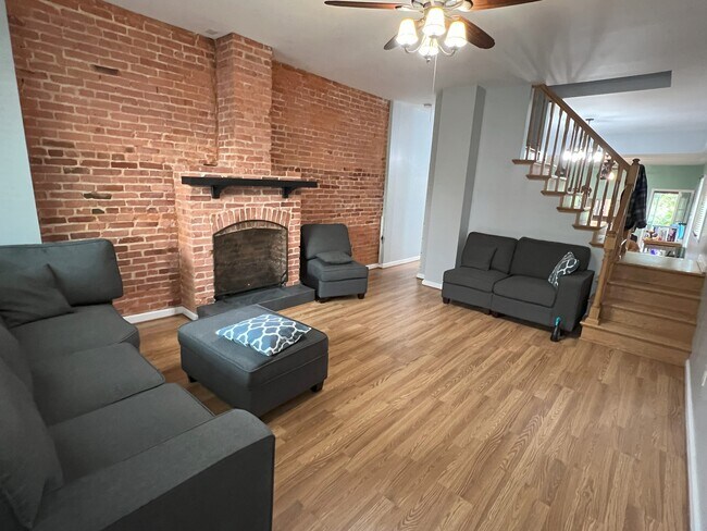 Building Photo - 1421 Morling Ave