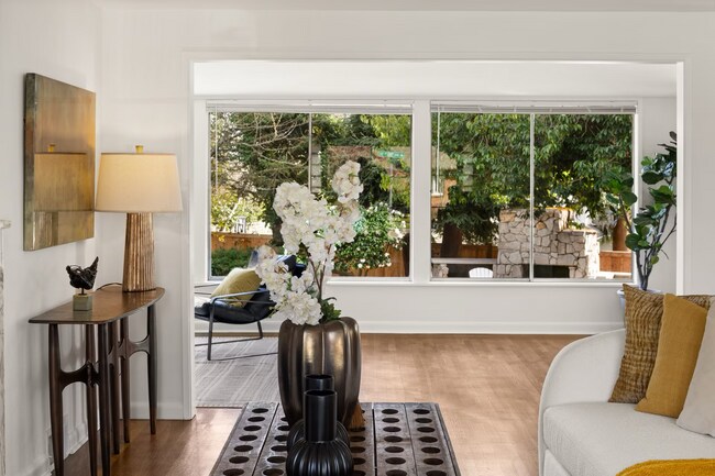 Building Photo - Belvedere Terrace Home