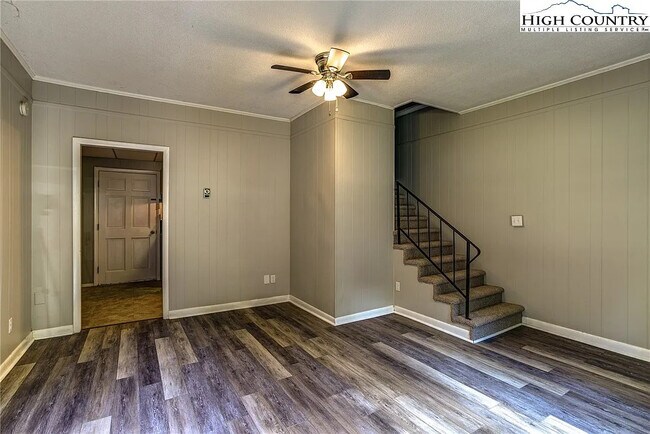 Foto del edificio - 247 Homespun Hills Rd