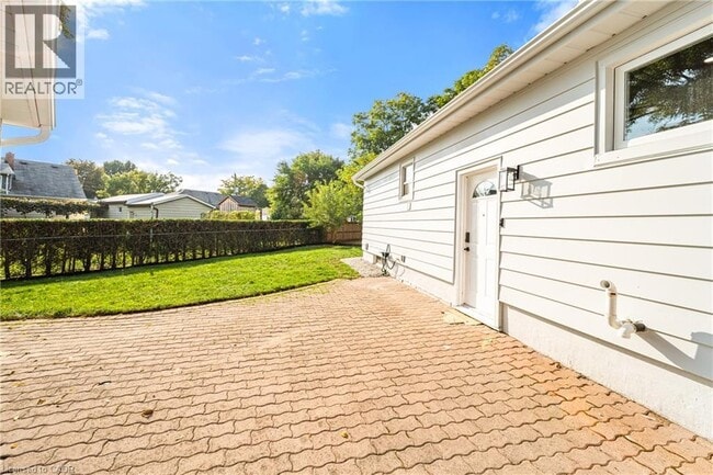Building Photo - 133 Inglewood Dr