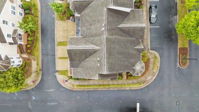 Foto del edificio - 8122 Lee Hall Ave