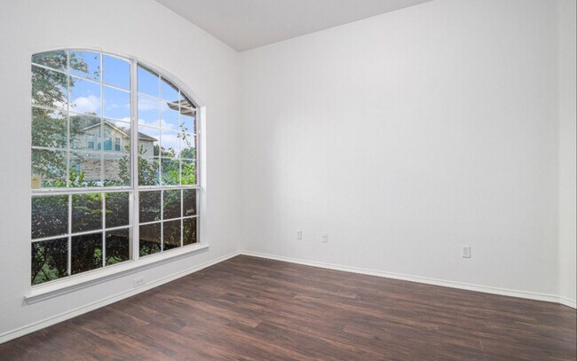 Foto del edificio - 403 Victory Ln