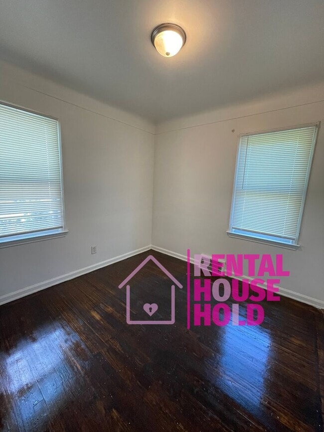 Building Photo - Beautiful 2 Bedroom 1 Bath Home East Engli...