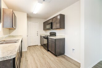 Building Photo - 3313 East Chunk Dr