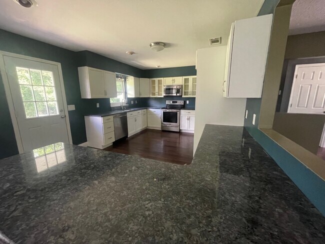 Kitchen - 2113 Holly Leaf Ln