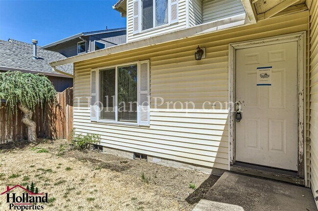 Foto del edificio - Spacious 4 Bedroom Single Family Home with...