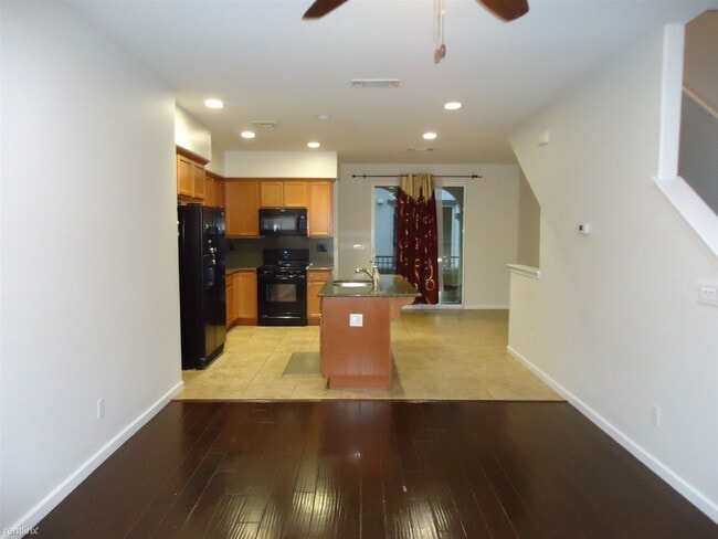 Building Photo - 3 br, 3.5 bath Townhome - 5938 Via Lugano