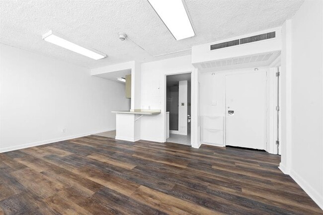 Building Photo - 3003 Terramar St