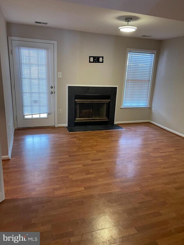 Foto principal - 8608 Hartwood Pl