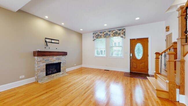 Foto del edificio - 1331 W Wellington Ave