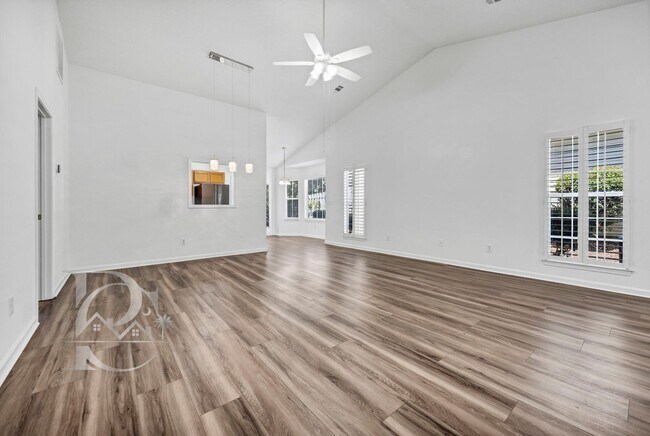 Foto del edificio - 112 Ivy Garden Ln