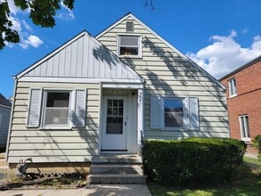 Building Photo - 594 Chatham Rd