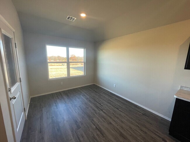 Foto del edificio - Brand New 4 Bedroom 2 Bathroom in Shawnee ...
