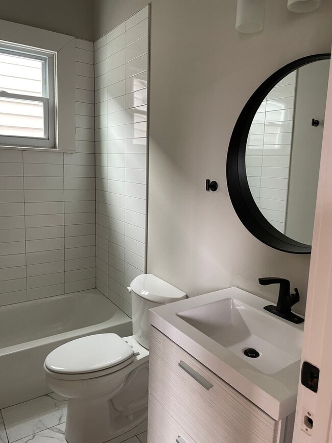 Building Photo - 411 Gwendolyn St