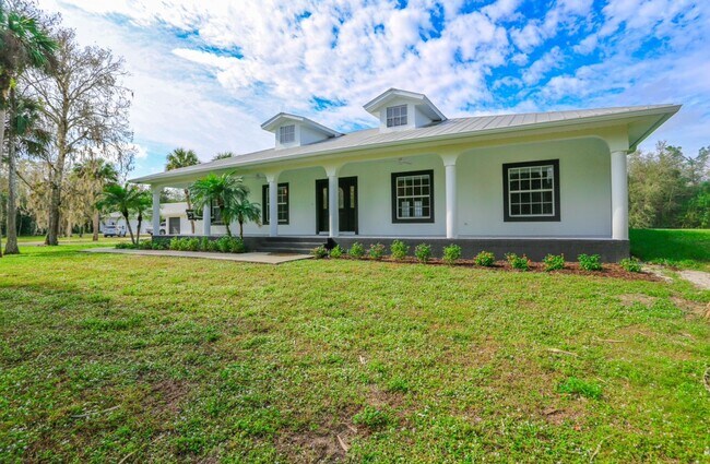 Building Photo - ***ANNUAL UNFURNISHED***