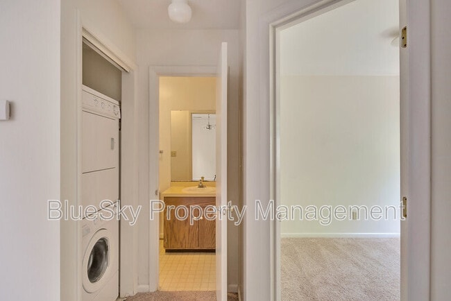 Building Photo - 1543 Birnam Dr