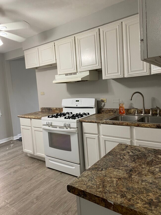 Foto del edificio - 4856 Mulford St