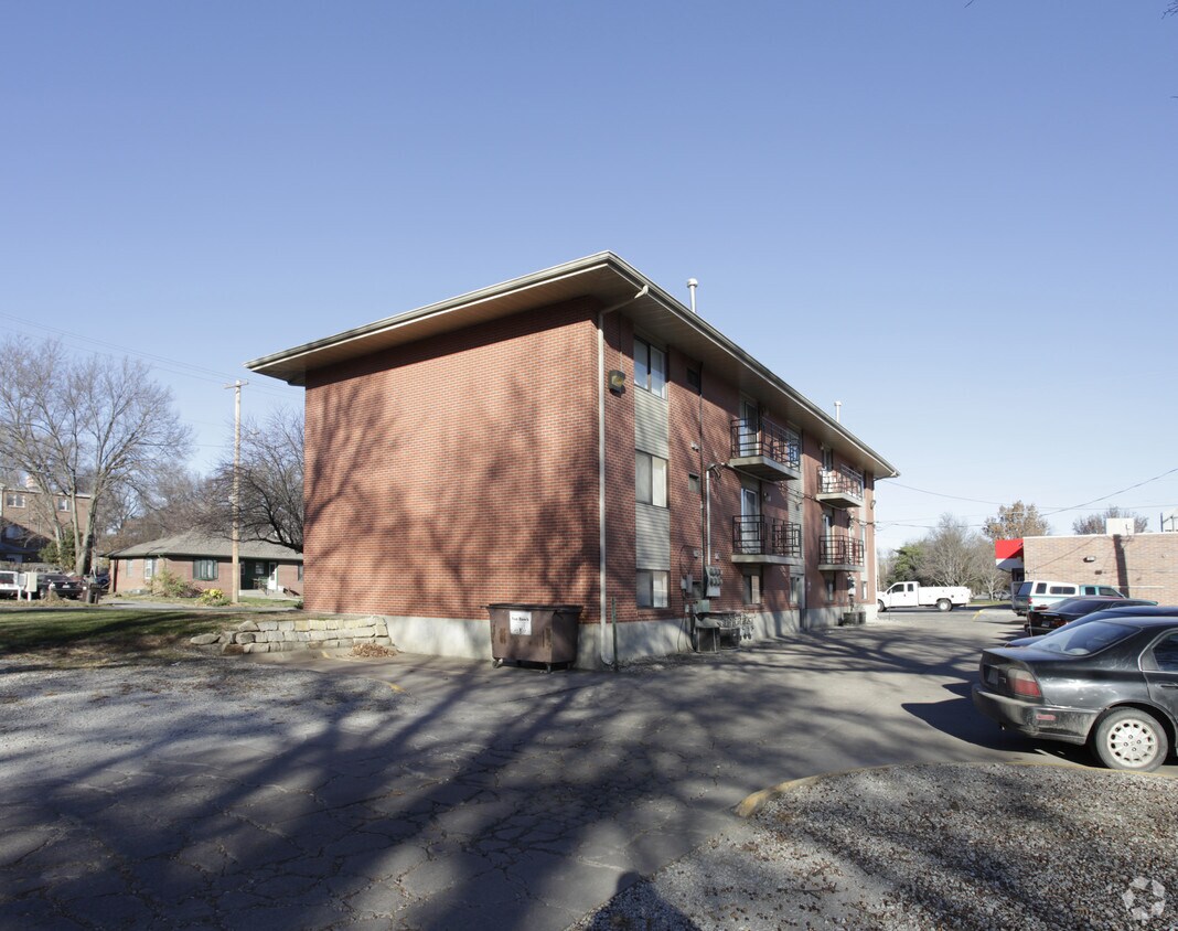 Building Photo - Big 6