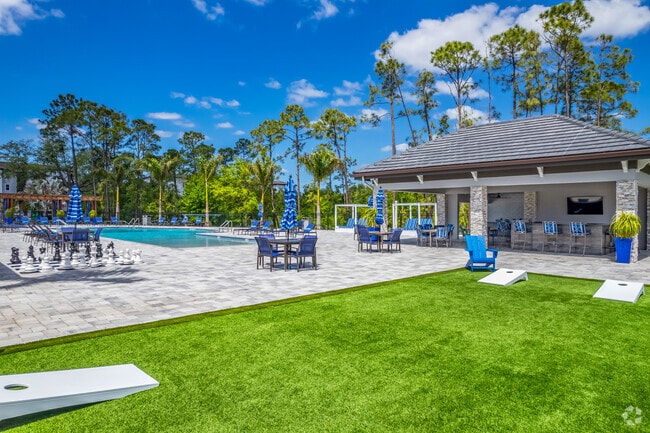 Piscina con terraza - The Oasis at Manatee River