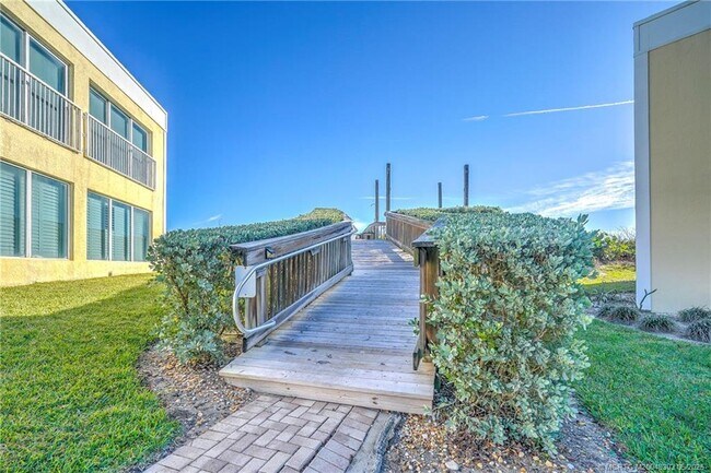 Foto del edificio - 3541 NE Ocean Blvd