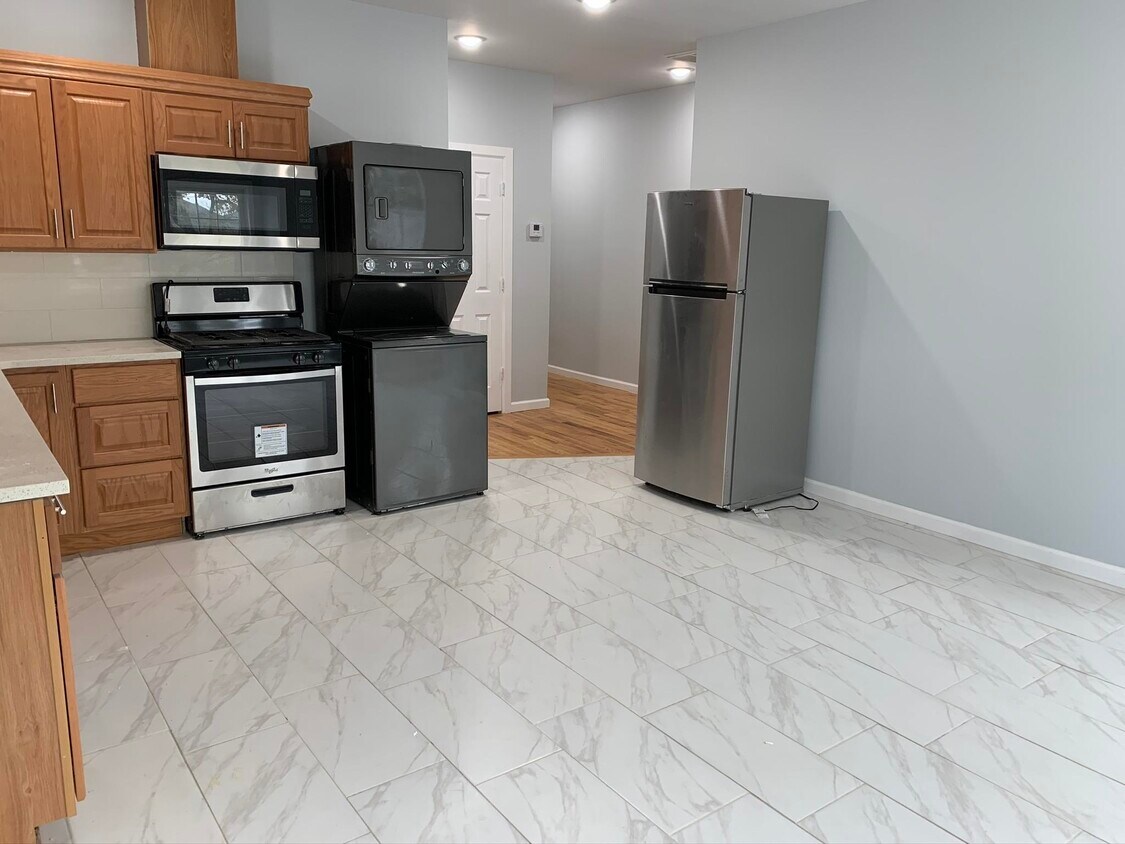 Foto principal - 452 Mallory Ave