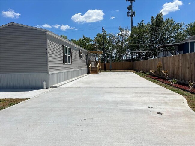 Building Photo - 4408 Kingsdale St