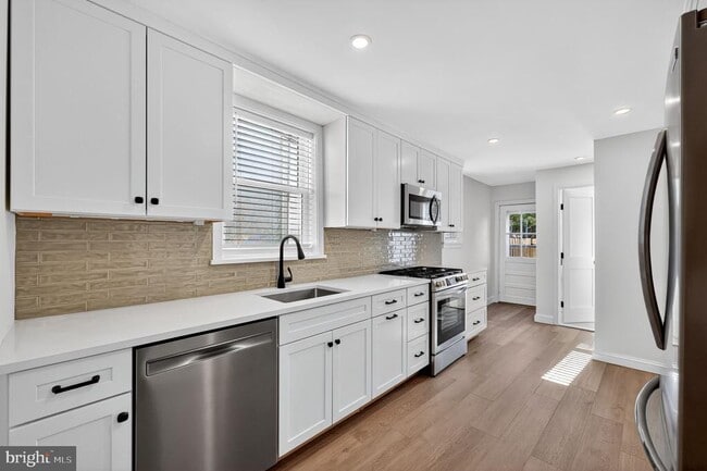 Building Photo - 3560 New Queen St