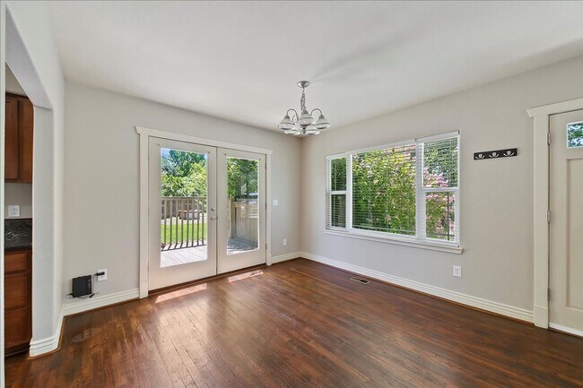 Building Photo - North End corner lot with garden and TONS ...