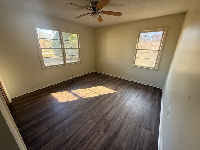 Building Photo - 607 Smith Ave