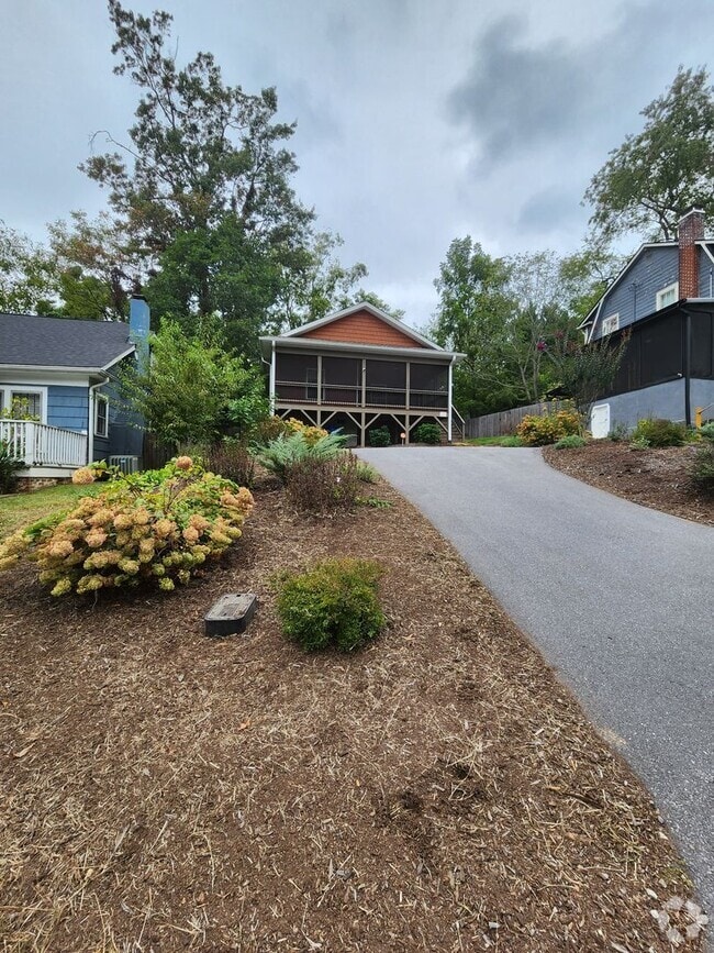 Building Photo - 166 Laurel Loop