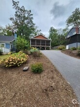 Building Photo - 166 Laurel Loop