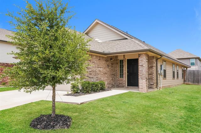 Foto del edificio - 8329 Hackberry Tree Dr
