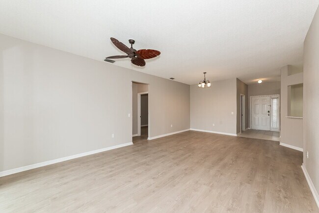 Foto del edificio - 944 Springwood Cir