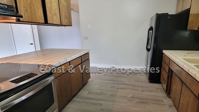 Foto del edificio - Gorgeous North Salinas Home for Rent!!