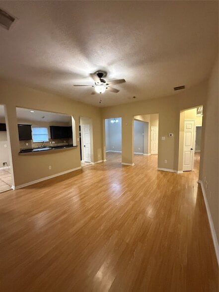 Foto del edificio - 22031 Falvel Dr