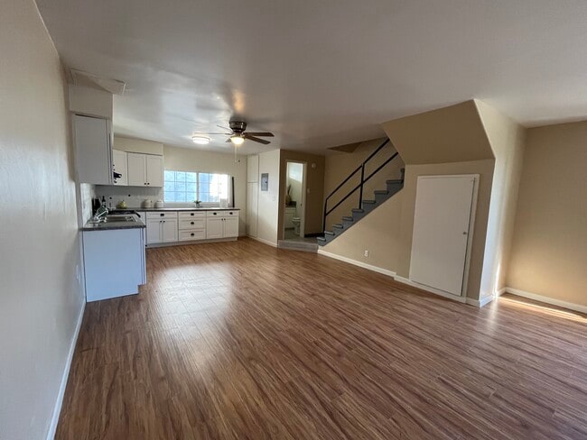 Building Photo - 6939 Hazeltine Ave